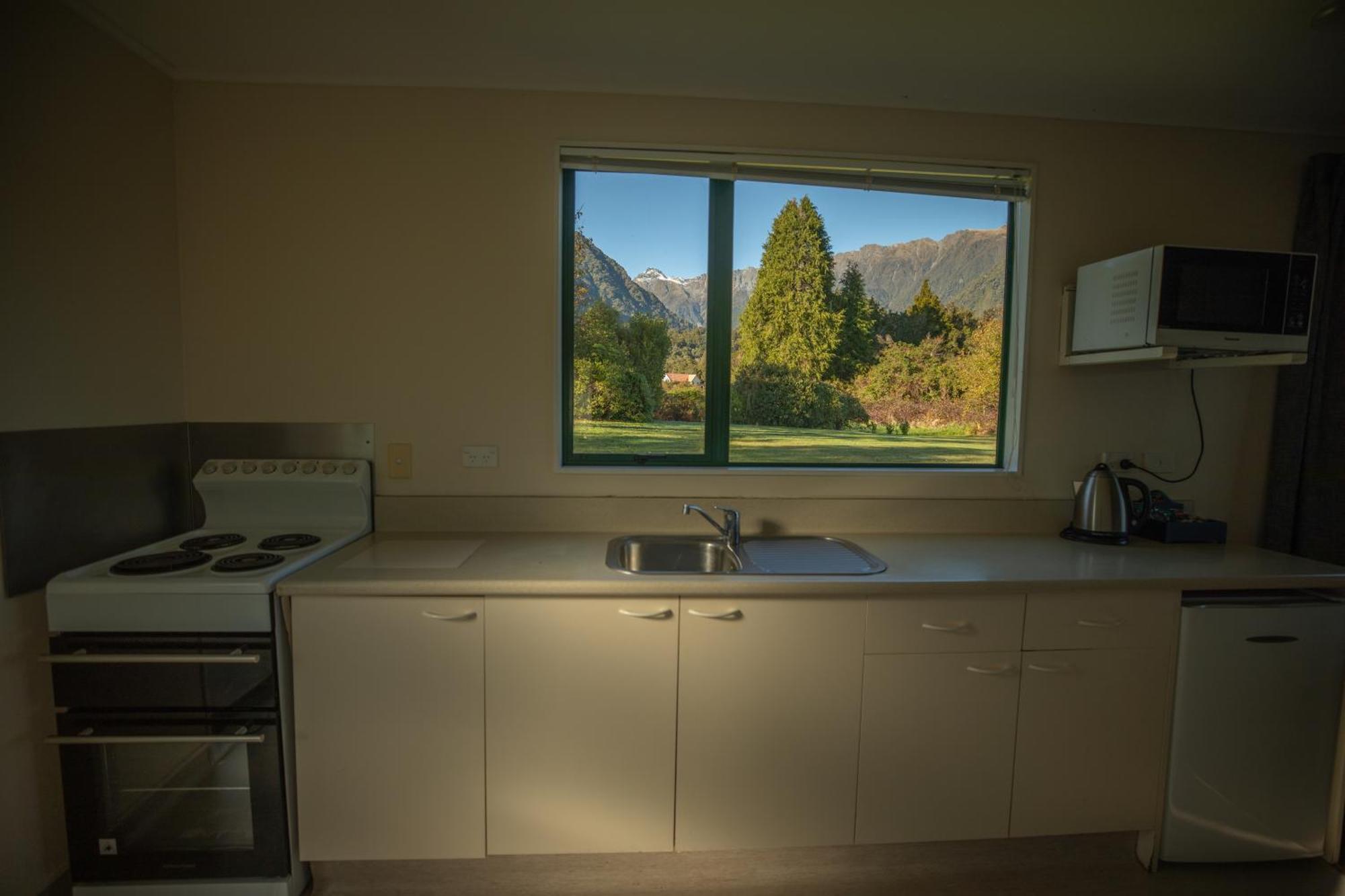Rainforest Motel Fox Glacier Rom bilde
