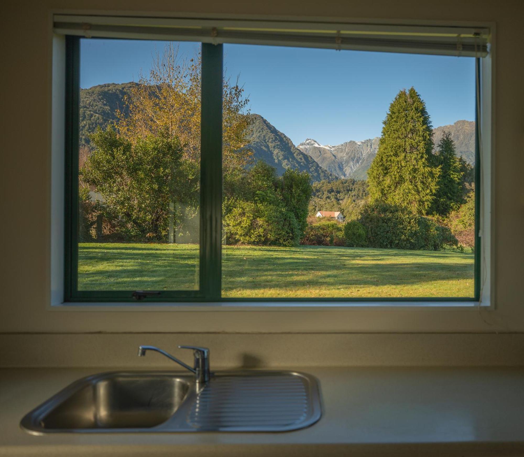Rainforest Motel Fox Glacier Rom bilde